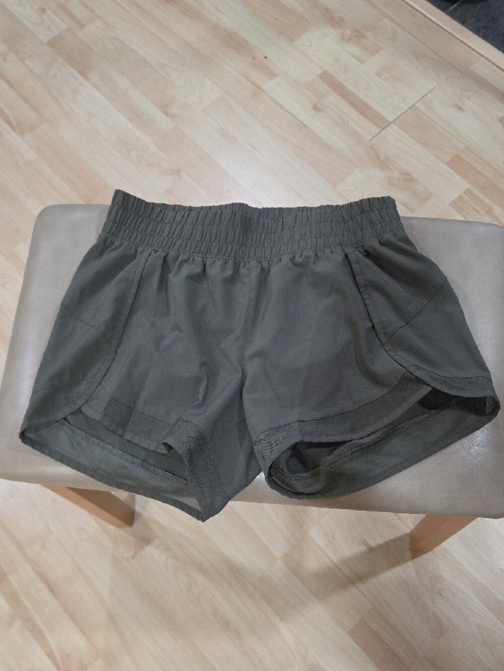 Women’s Gaiam Olive Athletic Performance Shorts xs EUC